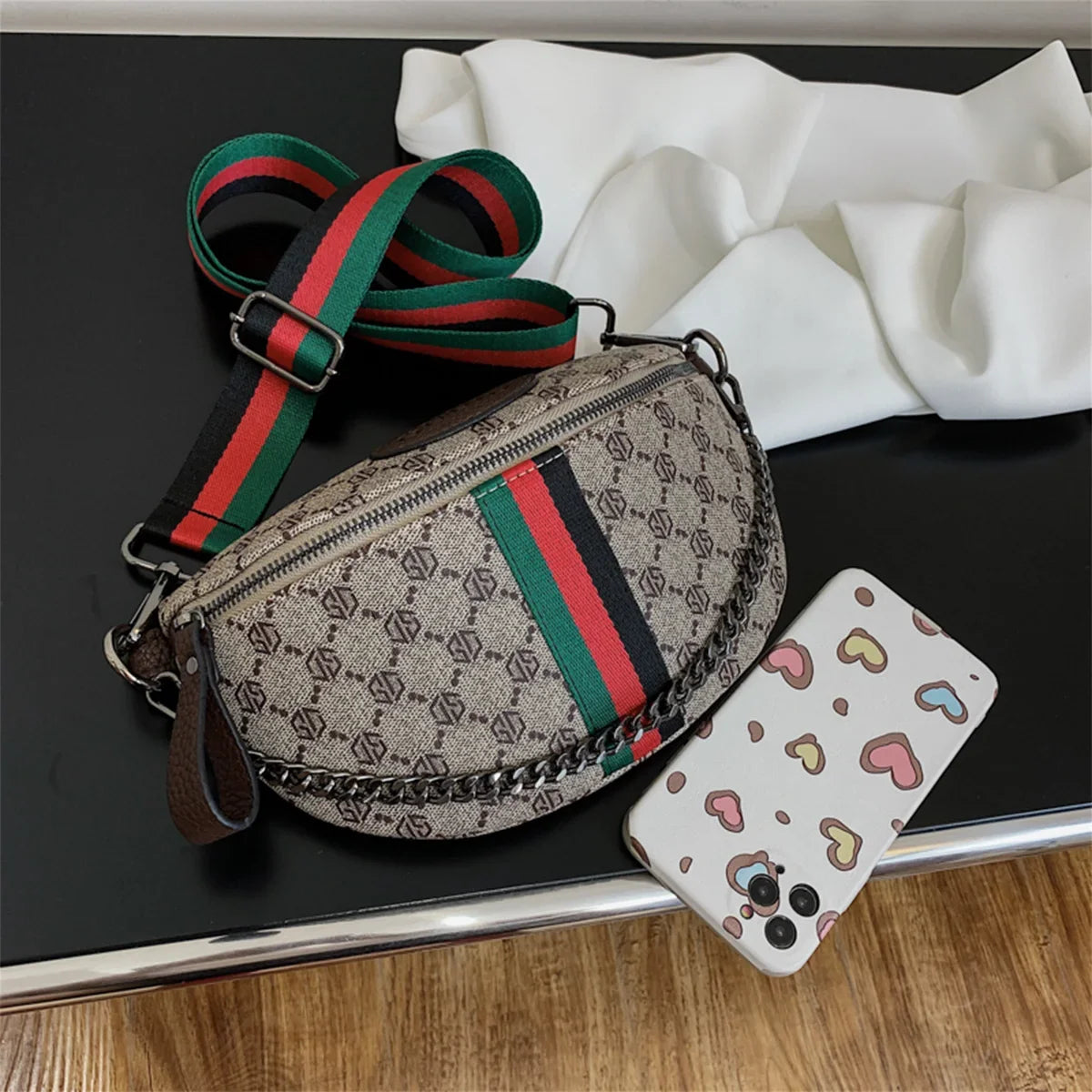Sac Ceinture Romy – Motif Rayé avec Chaîne