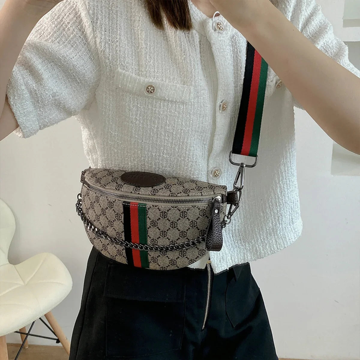 Sac Ceinture Romy – Motif Rayé avec Chaîne